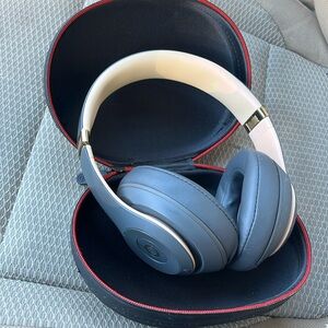 Beats by Dre (studio 3 wireless over ear noise canceling headphones)